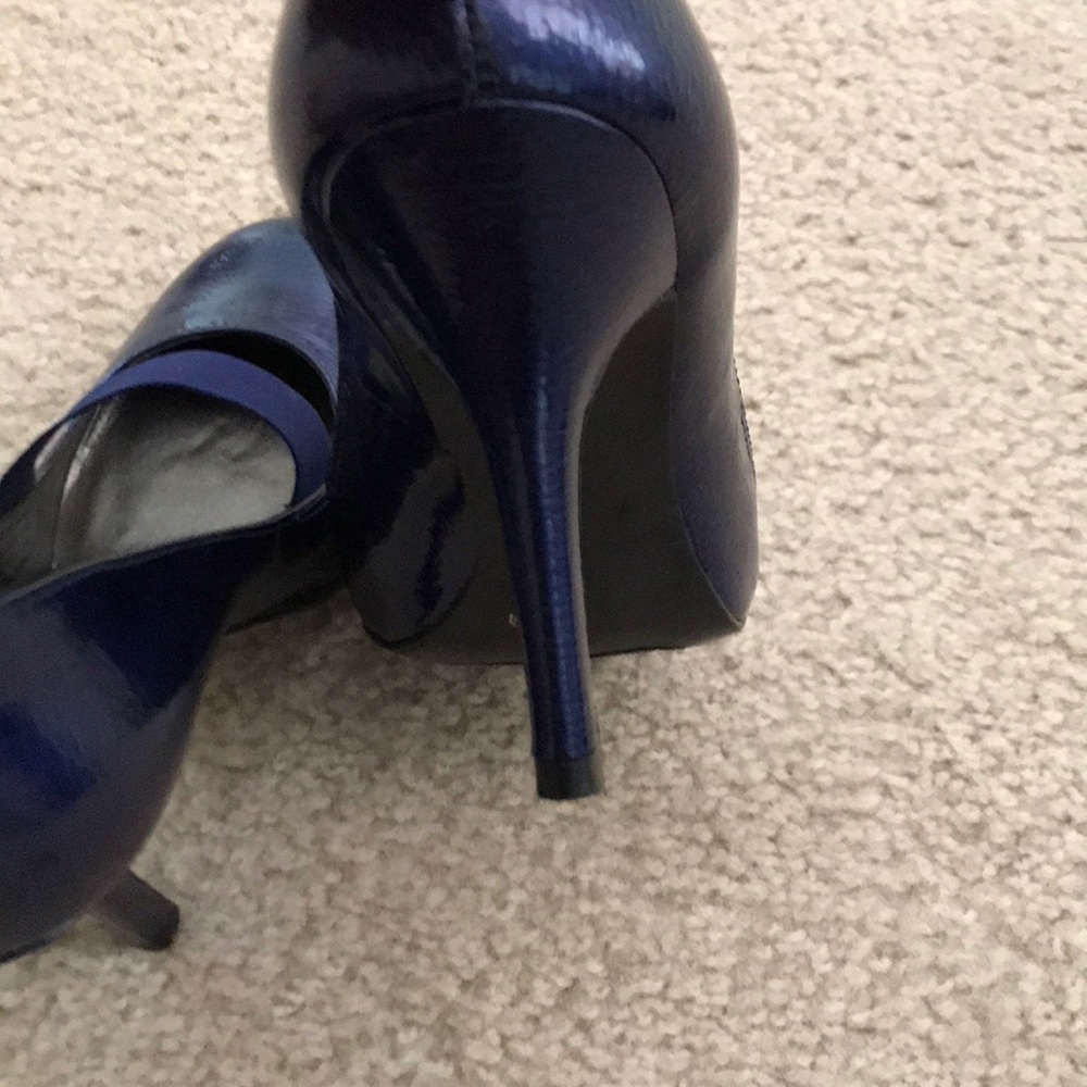 Shoes - Picture 4 of 4